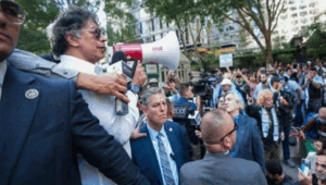 Mahathir Mohamad Serukan ASEAN Tak Undang Trump di KTT