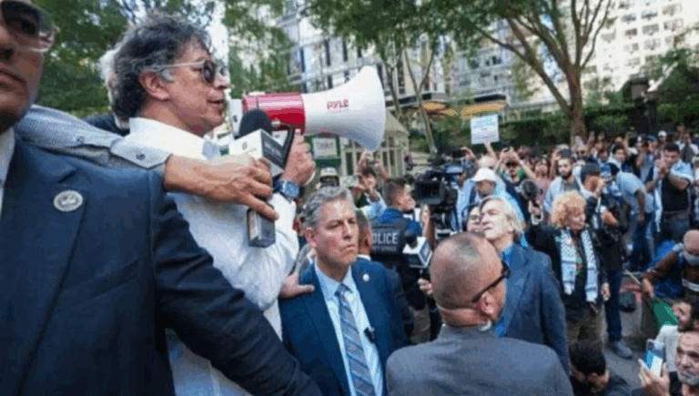 Mahathir Mohamad Serukan ASEAN Tak Undang Trump di KTT